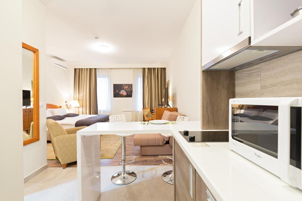 Hotel Avalon Garni Belgrade Exterior photo