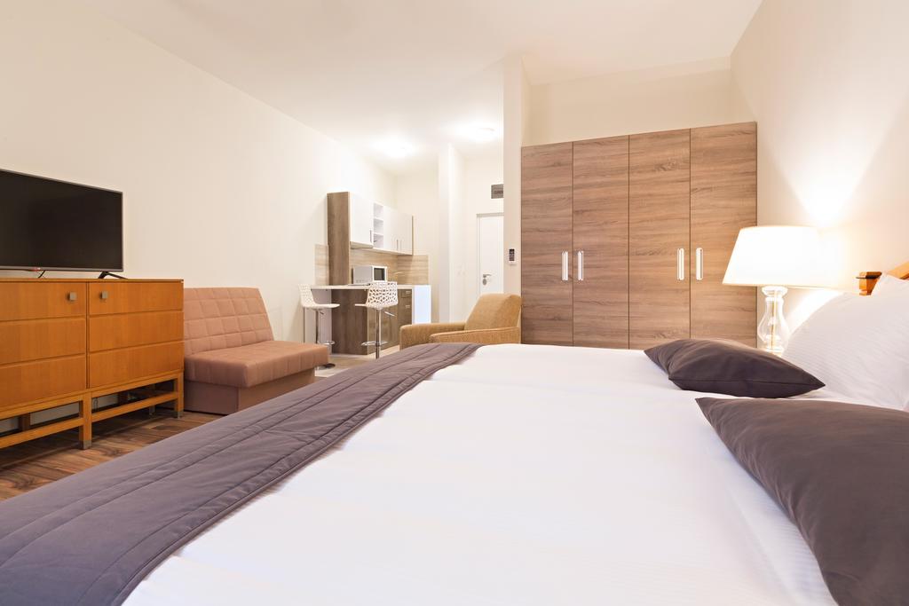 Hotel Avalon Garni Belgrade Exterior photo