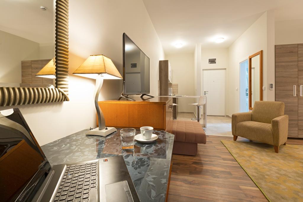 Hotel Avalon Garni Belgrade Exterior photo