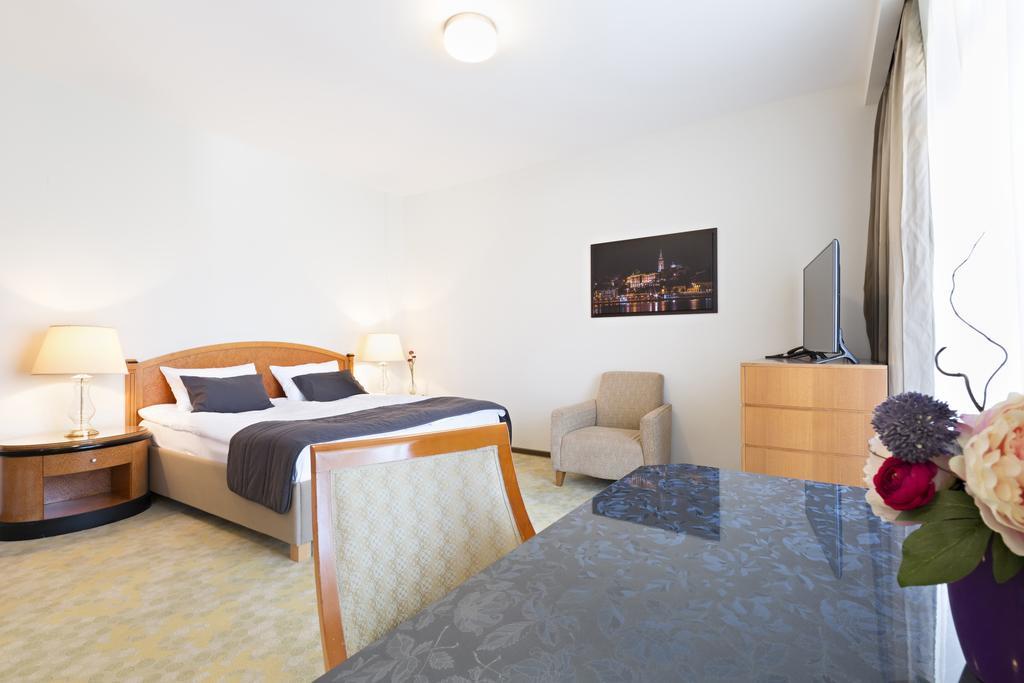 Hotel Avalon Garni Belgrade Exterior photo