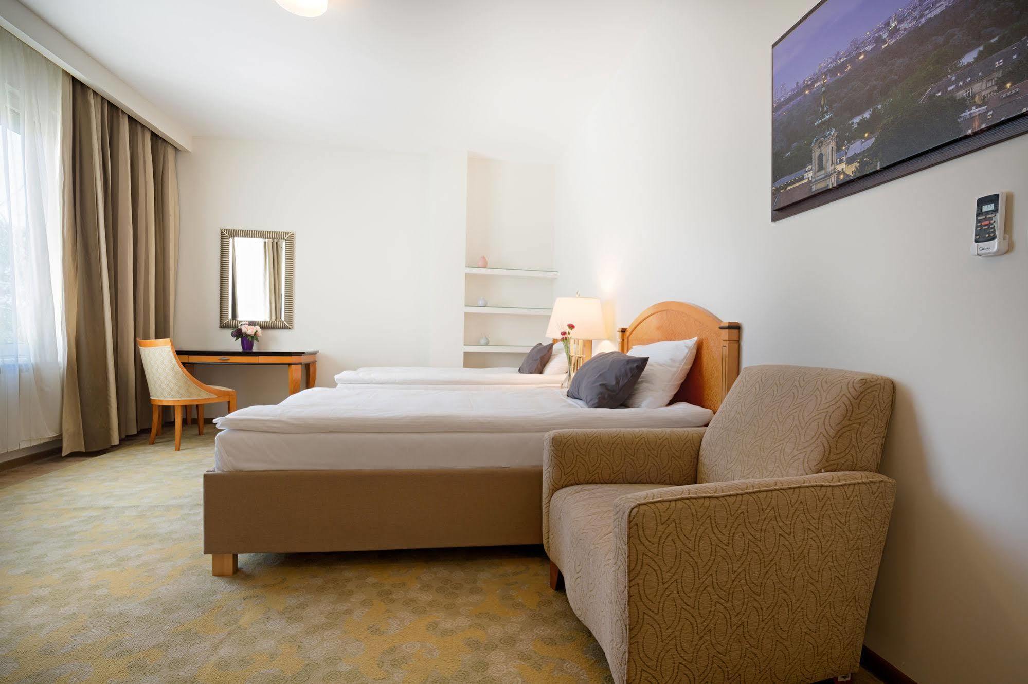 Hotel Avalon Garni Belgrade Exterior photo