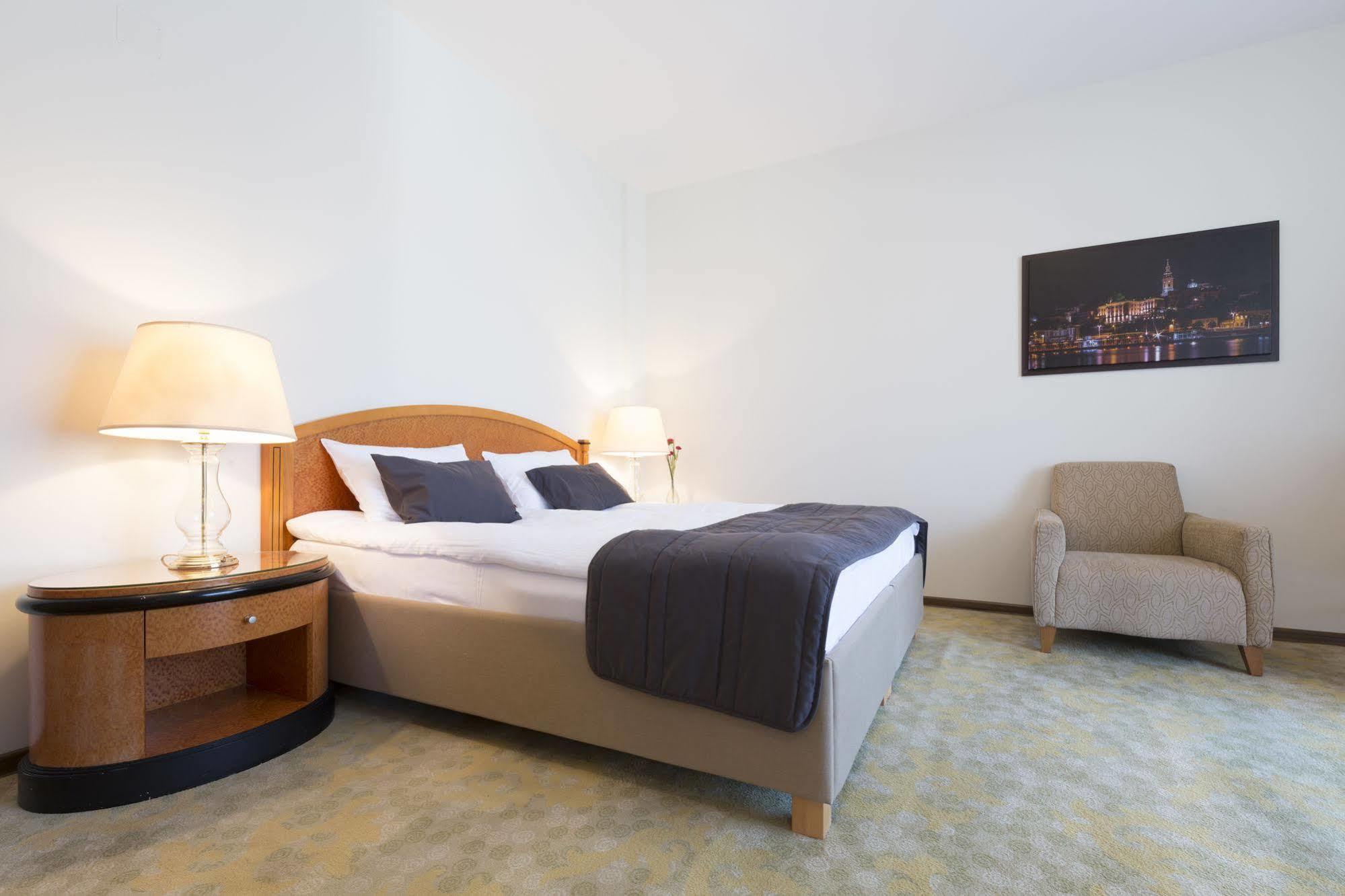 Hotel Avalon Garni Belgrade Exterior photo