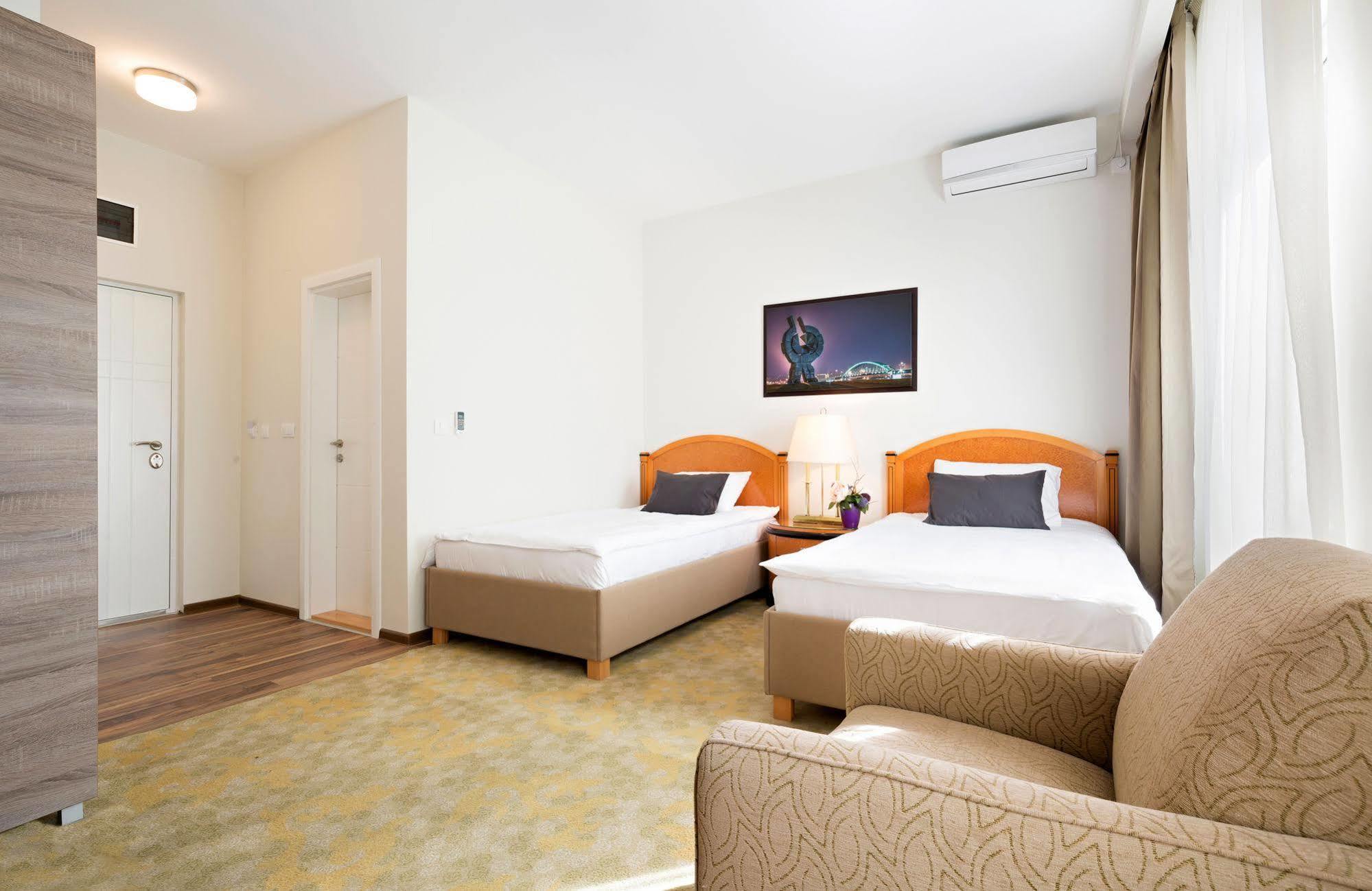 Hotel Avalon Garni Belgrade Exterior photo